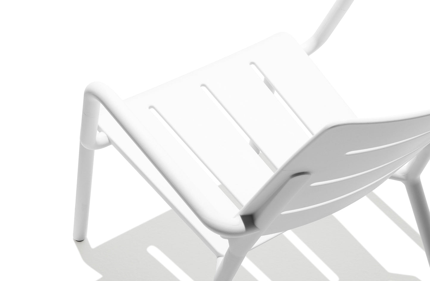 Outo Outdoor Lounge Chair