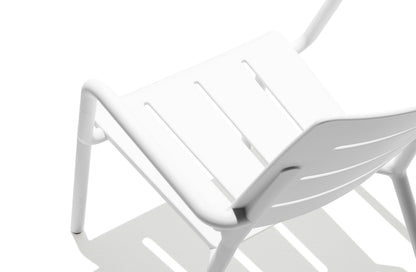 Outo Outdoor Lounge Chair